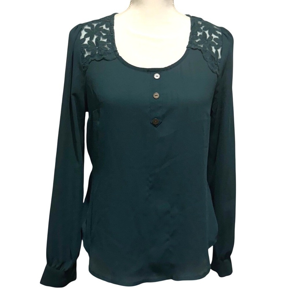 Green Long Sleeve Blouse with Floral Lace Detail - Elegant Ladies Top